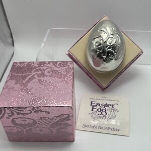 VINTAGE 1977 Wallace Silvermiths Silver Plated Easter Egg w/Lilies First Issue
